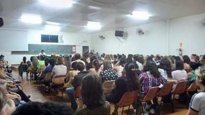 Trabalhadores da educação decidiram suspender a greve durante assembleia realizada no fim da tarde desta sexta... (Divulgação)