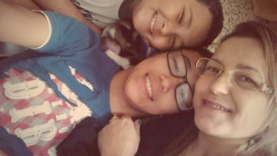 Após se casar por anúncio, agora filhos buscam namorado para mãe no Facebook