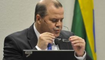 O presidente do Banco Central, Alexandre Tombini, participa de audiência pública na Comissão de Assuntos Econô... (Antonio Cruz/Agência Brasil)