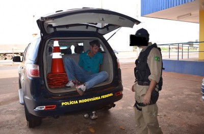 Maconha apreendida no veículo deve pesar mais de 100 quilos (Sidnei Bronka)