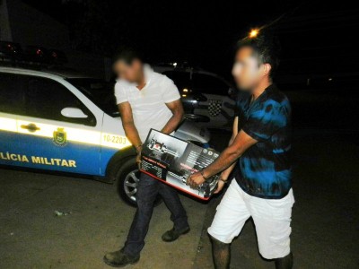 Funcionários são presos ao furtar R$ 6 mil do almoxarifado de empresa no interior do Estado