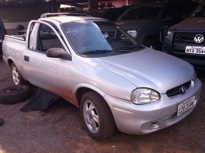 DOF encontra cocaína em fundo falso da Picape Corsa de douradense