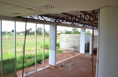 Em 2013 as obras abandonadas do Centro de Convenções foram ocupadas por sem-teto (Arquivo)