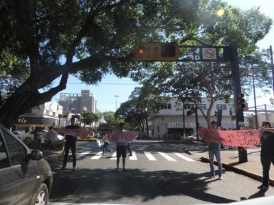 Estudantes protestam por morte de acadêmico em sala de aula e cobram posto de saúde no campus (André Bento)