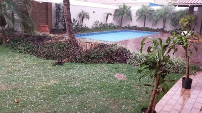Chuva de granizo começou por volta de 16 horas em Dourados (Reprodução/Facebook)