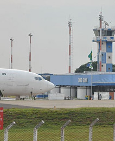 Azul diz que idoso morreu entre o avião e a sala de embarque do aeroporto de Campo Grande