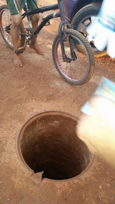 Você na redação: Moradores reclamam de bueiro aberto na rua há quase dois anos