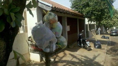 Paralisação na coleta de lixo continua e moradores denunciam