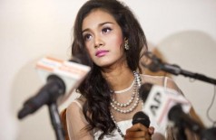 Miss birmanesa exige pedido de desculpas para devolver sua coroa