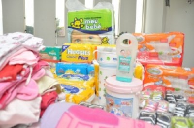 Doações vão de roupas, fraldas a materiais de higiene (Marcelo Calazans)