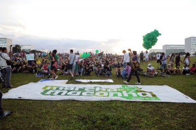 Marcha da Maconha no gramado do Congresso Nacional em Brasília (Reprodução)