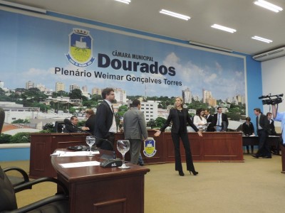 Sessão chegou a ser suspensa por 15 minutos para vereadores discutirem o polêmico projeto em pauta (André Bento)