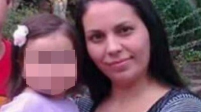 Bebê é encontrada viva sobre corpo de mãe morta na Argentina