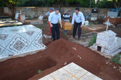 Sem ser reconhecido, homem encontrado morto em cisterna é enterrado como indigente