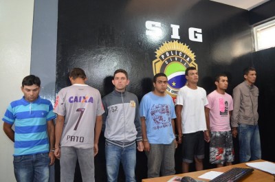Quadrilha acusada do assalto à joalheria foi apresentada pela polícia nesta quinta-feira (Sidnei Bronka)