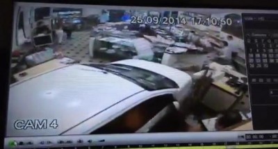 Jovem perde o controle do carro e invade padaria no centro de Dourados (assista)