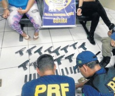 Mulheres presas em ônibus, com 14 pistolas para traficantes