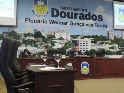 Durante a manhã de hoje o presidente da Câmara, vereador Idenor Machado, precisou suspender a sessão por decis... (André Bento)