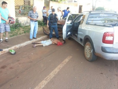 Populares detiveram o acusado até a chegada da Polícia Militar. (Sidnei Bronka)