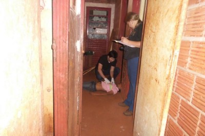 A acusada foi detida por populares entregue a uma equipe da polícia. (Sidnei Bronka)