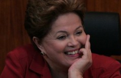 Na Bahia, Dilma se declara 'meio pardinha' e pede vaga no Olodum