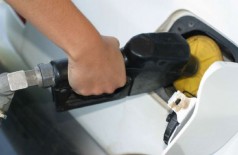 Consumidor precisa percorrer mais de 20 quilômetros para encontrar gasolina mais barata do município (Reprodução)