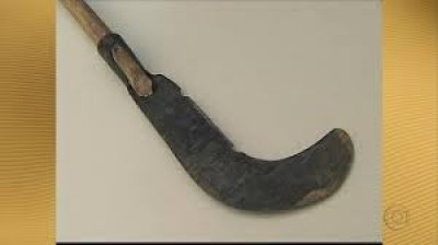 Rapaz é preso por tentar matar o tio com foice e diz que quando sair o mata no mesmo dia