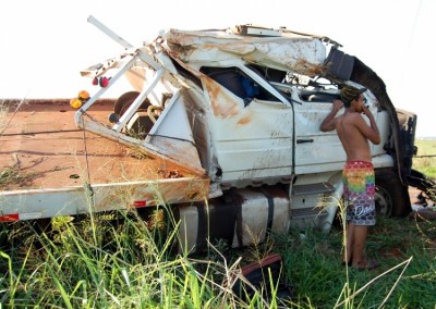 Caminhão capota na rodovia MS-276, entre Batayporã e Anaurilândia