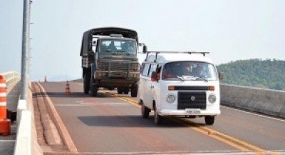 Embarcação paraguaia atingiu a ponte no dia 26 de agosto deste ano (Reprodução)