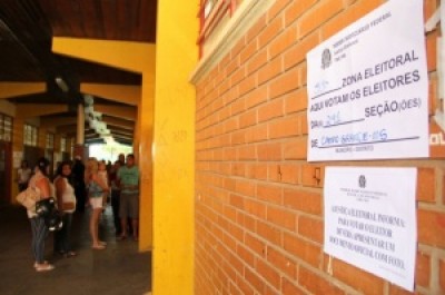 Na primeira hora de votação, 20 urnas têm problemas em MS