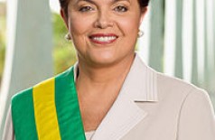 Em disputa acirrada, Dilma Rousseff é reeleita presidente do Brasil