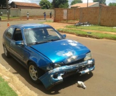 Em colisão com Kadett, vítima foi arremessada (Paulo Ribas/Correio do Estado)