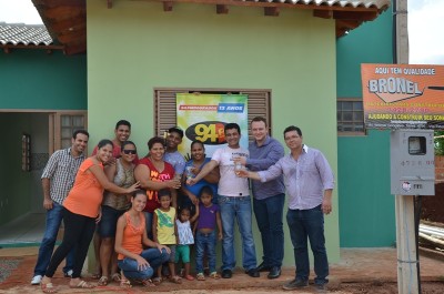 Marçal Filho entrega casa ao lado de patrocinadores (Mayara Freire)
