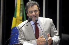 De volta ao Senado, Aécio Neves promete ‘oposição sem trégua’