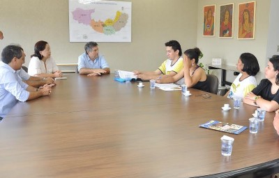 Prefeito só recebeu educadores hoje, após greve anunciada há mais de 10 dias ser retomada pela categoria (A. Frota)