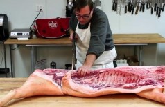 “Mestre” em carne de porco ensina como fazer o seu próprio bacon [vídeo]