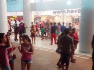 Clientes ficaram assustados e muitos correram para o lado de fora (Perfil News)