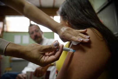 Meninas entre 11 e 13 anos podem procurar a rede pública de saúde para dar continuidade a vacinação contra o H... (Marcelo Camargo/Agência Brasil)