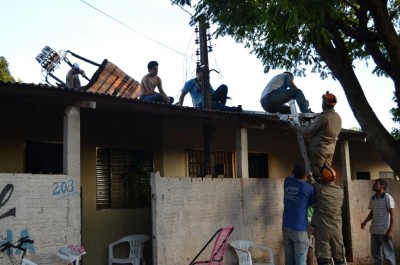 No balão estava o piloto e três passageiros que ficaram levemente feridos. (Sidnei Bronka)