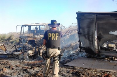 Acidente com 10 veículos deixa pelo menos três mortos na BR-267