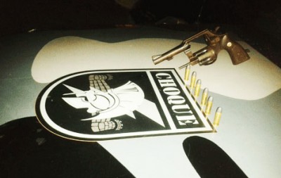 Arma com numeração raspada encontrada com guarda municipal era para fazer ‘bico’