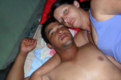 Autor foi detido dentro do Hospital Regional de Nova Andradina - Na foto, ele e a vítima aparecem juntos (Reprodução/Facebook)