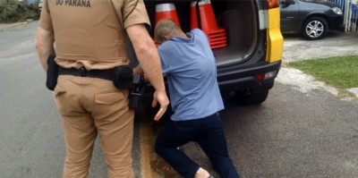 Homem bate em carros e bafômetro quase estoura: 2,15 ml/l