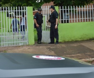 Ex-presidente da Câmara pula muro, mas é preso pela polícia em MS