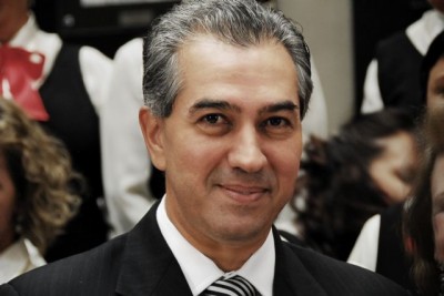 Azambuja descarta aumento nos tributos e garante que vai cortar comissionados