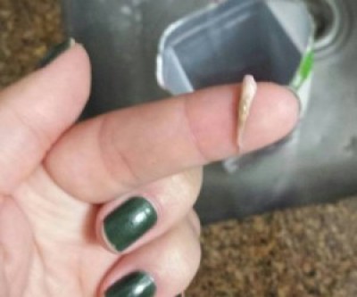 Consumidora encontra objetos esponjosos em suco Ades