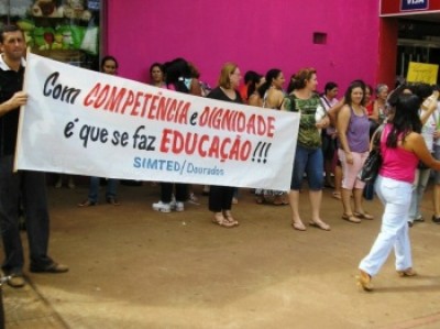 Depois de greve é aprovado piso salarial para 20 horas de professores de Dourados