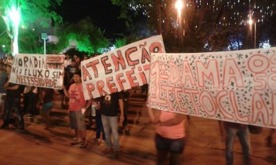 Grupo de sem teto faz manifestação no ‘Dourados Brilha’