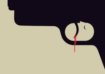 Mulher sente costas arder e familiar percebe que foi um tiro