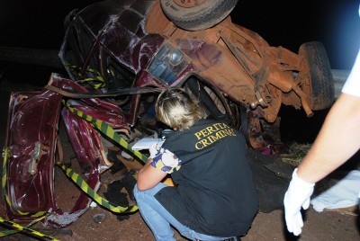 Criança e três adultos morrem depois de carro capotar na BR-267